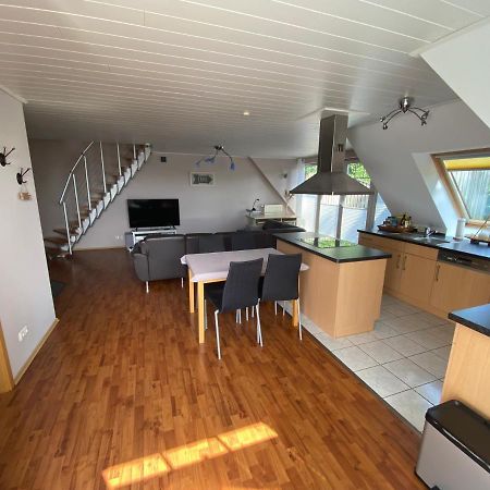 Moderne Maisonette-Wohnung Am Karpfenteich; Modern Apartment With View Of The Carp Pond Бармштедт Экстерьер фото
