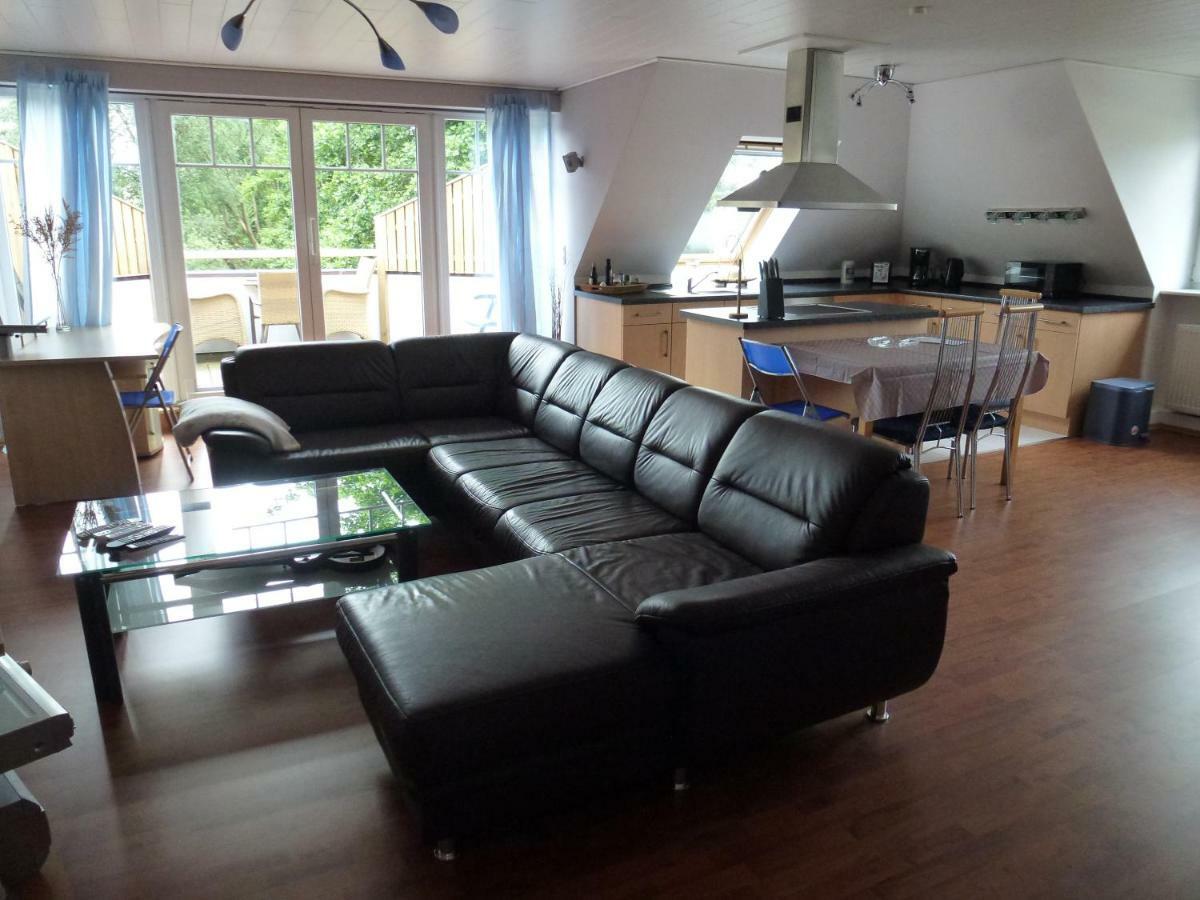Moderne Maisonette-Wohnung Am Karpfenteich; Modern Apartment With View Of The Carp Pond Бармштедт Экстерьер фото